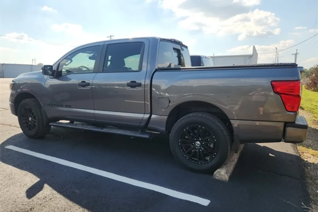 2019 Nissan Titan SL photo 1