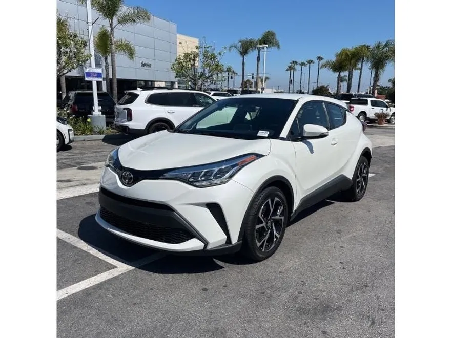 2020 Toyota C-HR XLE photo 1