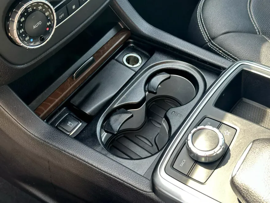 2015 Mercedes Benz ML 4MATIC 350 photo 23