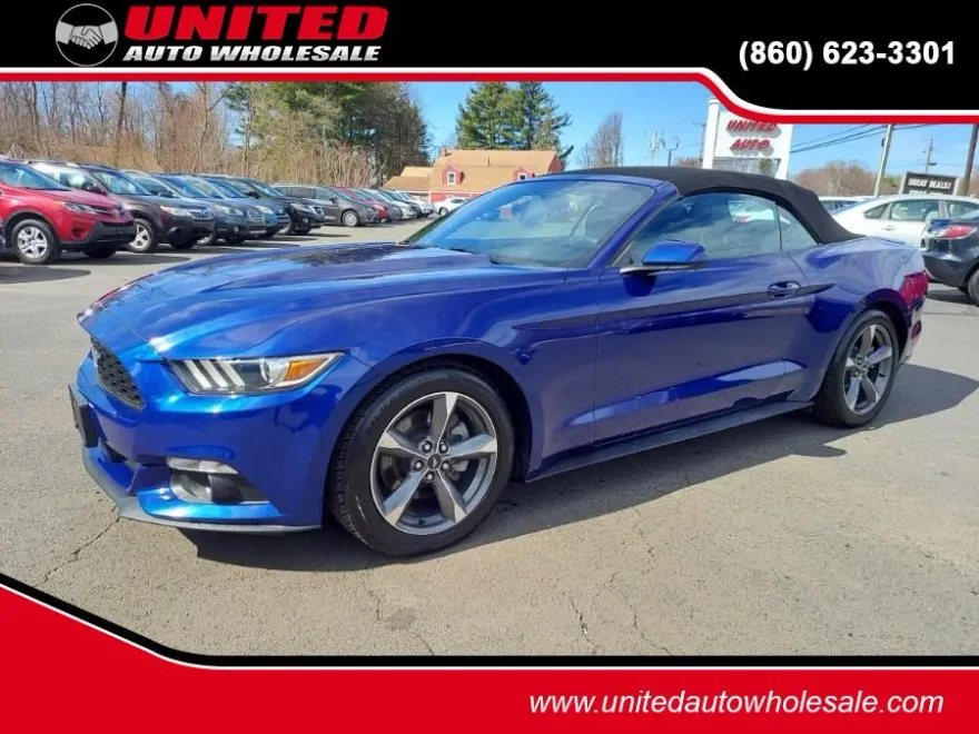 2015 Ford Mustang V6 photo 1