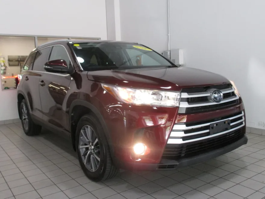 2019 Toyota Highlander XLE photo 1