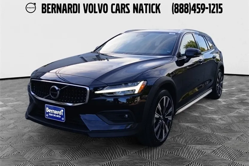 2024 Volvo V60 Cross Country Ultimate photo 1