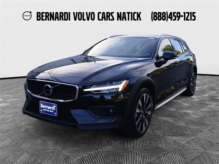 2024 Volvo V60 Cross Country Ultimate photo 1
