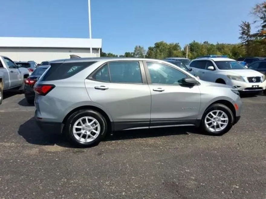 2024 Chevrolet Equinox LS photo 1