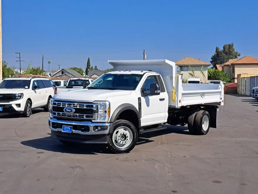2025 Ford F-550 photo 1