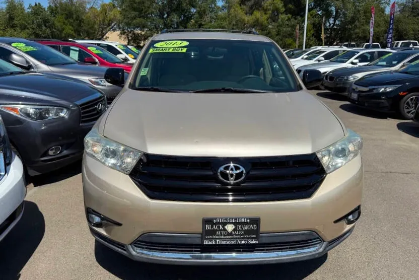 2013 Toyota Highlander Plus photo 1