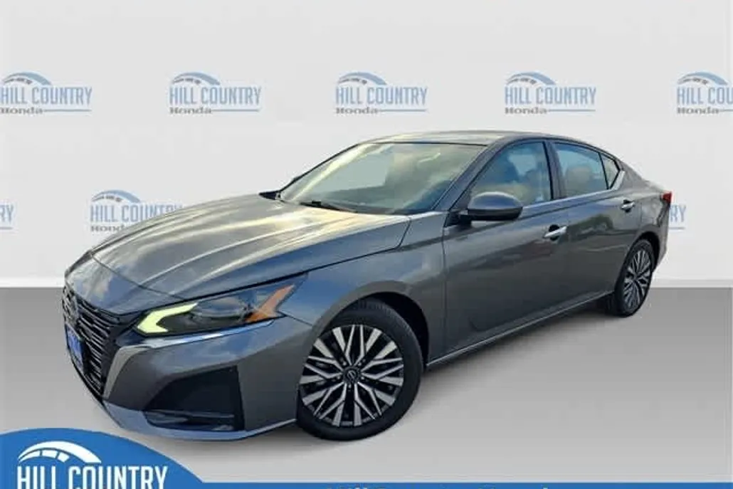 2023 Nissan Altima 2.5 SV photo 1