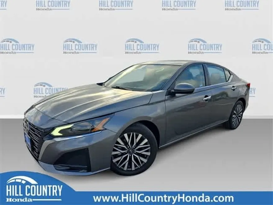 2023 Nissan Altima 2.5 SV photo 1