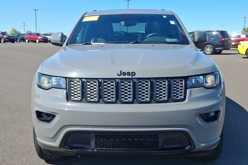 2022 Jeep Cherokee Laredo photo 1