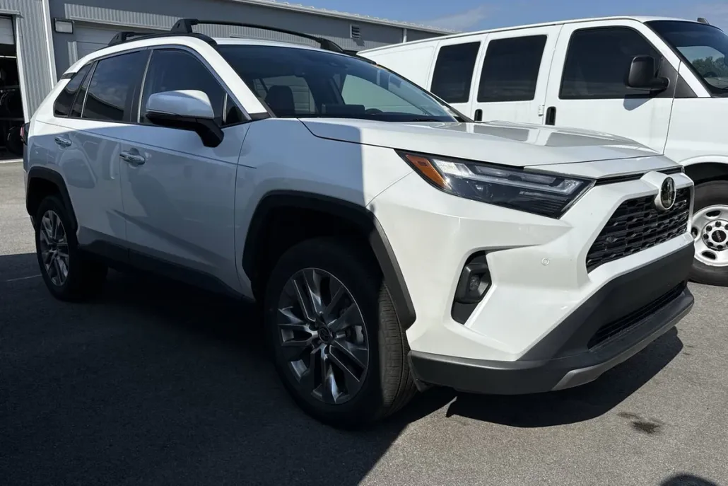 2023 Toyota RAV4 Limited photo 1