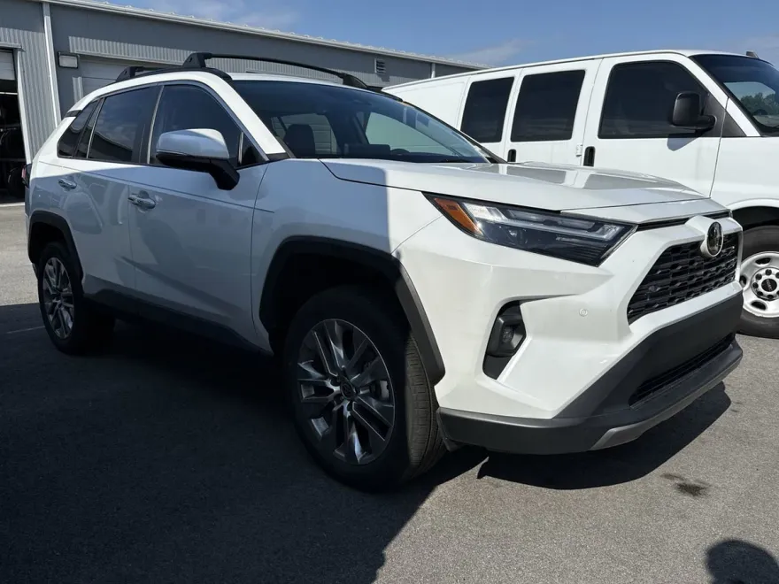 2023 Toyota RAV4 Limited photo 1