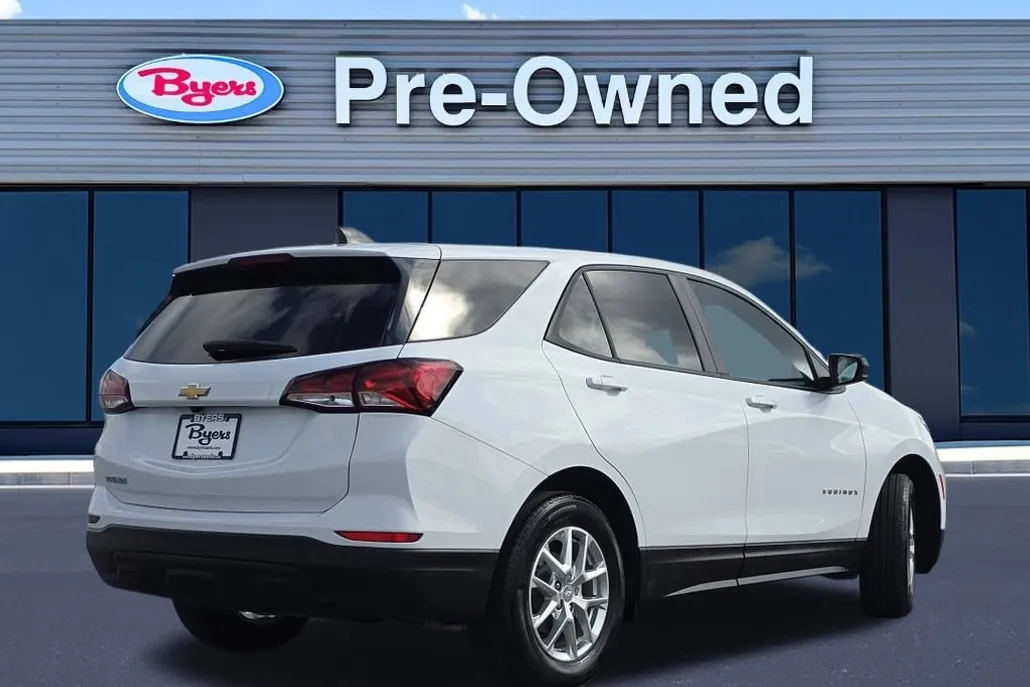 2022 Chevrolet Equinox LS photo 1