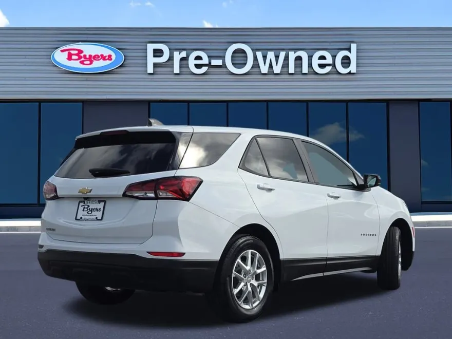 2022 Chevrolet Equinox LS photo 1