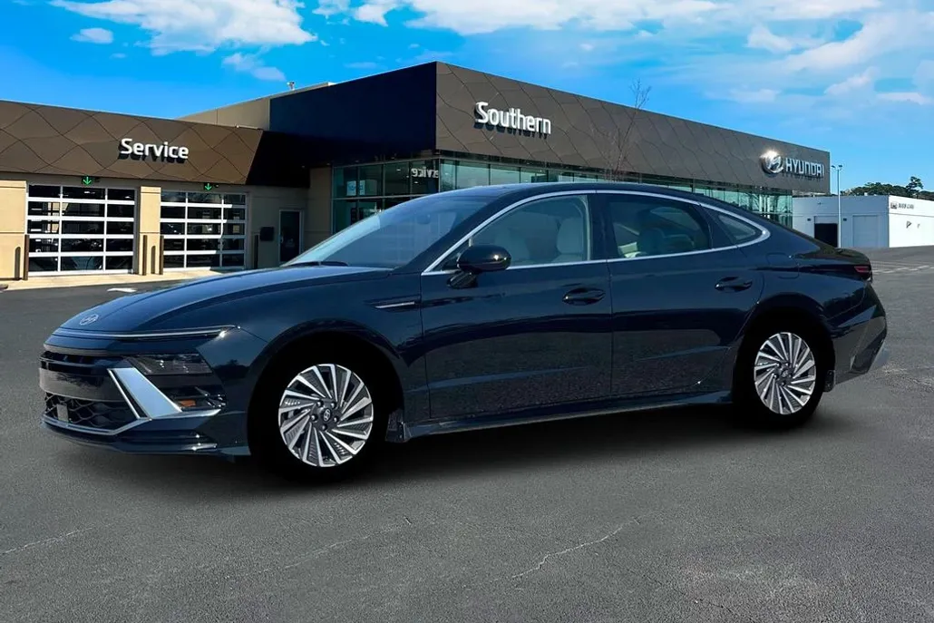 2025 Hyundai Sonata Hybrid SEL photo 1
