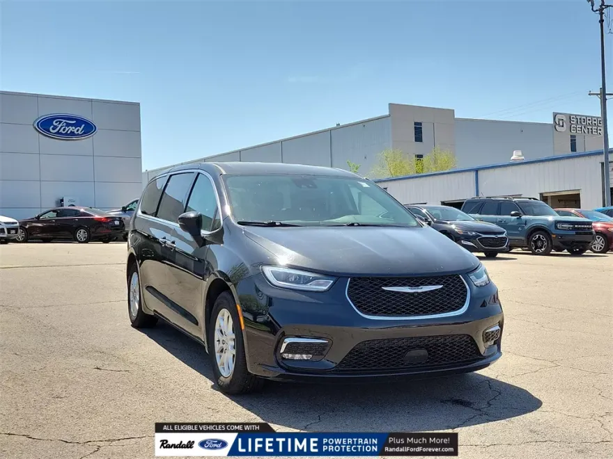 2023 Chrysler Pacifica Touring L photo 1
