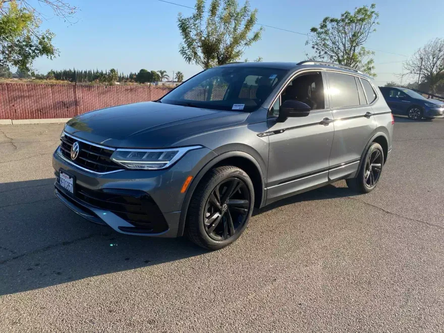 2023 Volkswagen Tiguan SE R-Line Black photo 1