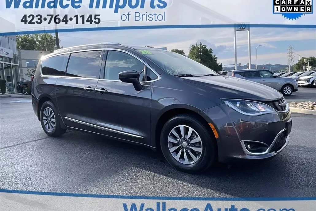 2020 Chrysler Pacifica Touring Plus photo 1