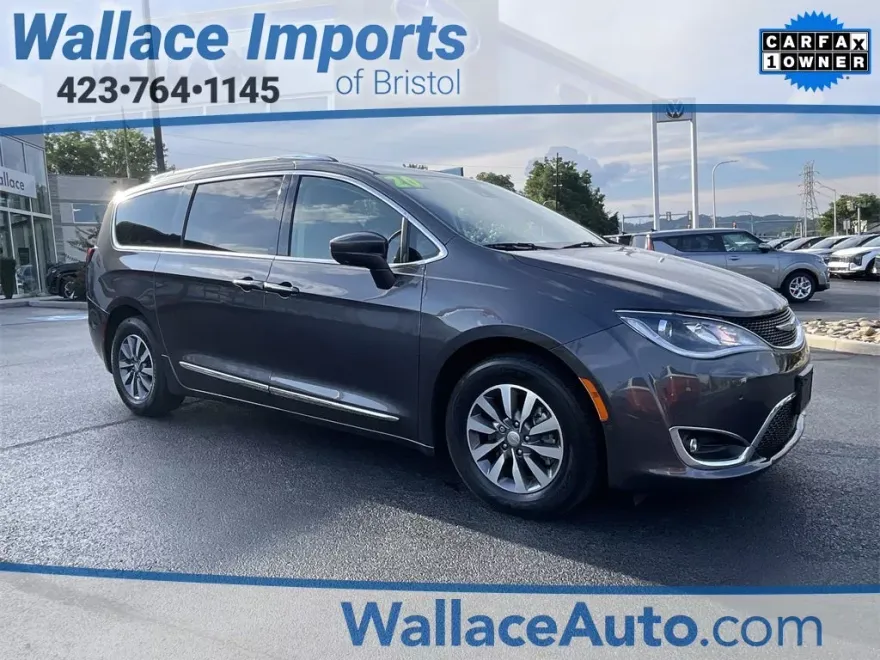 2020 Chrysler Pacifica Touring Plus photo 1
