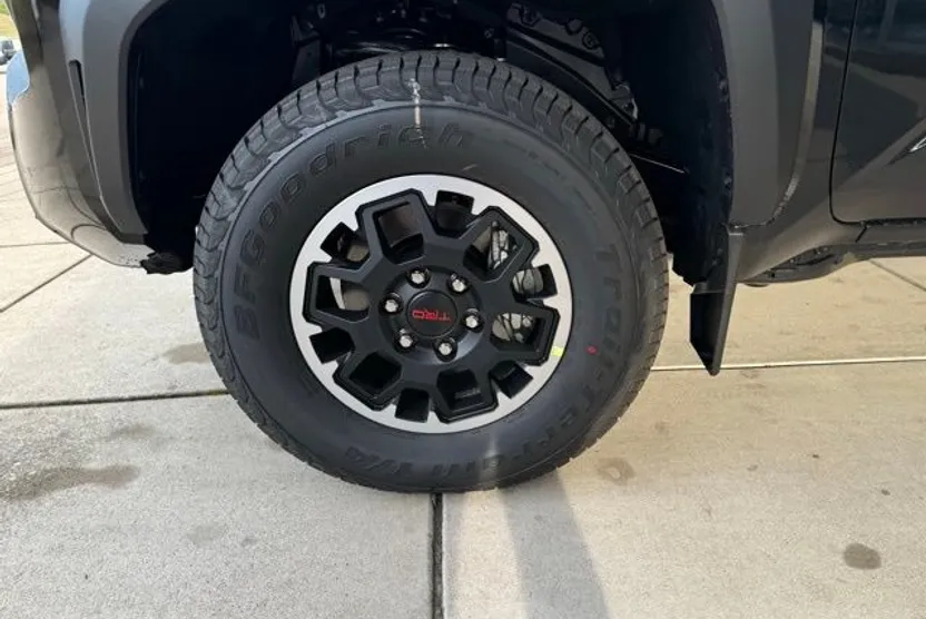 2024 Toyota Tacoma TRD Off-Road Double Cab photo 1