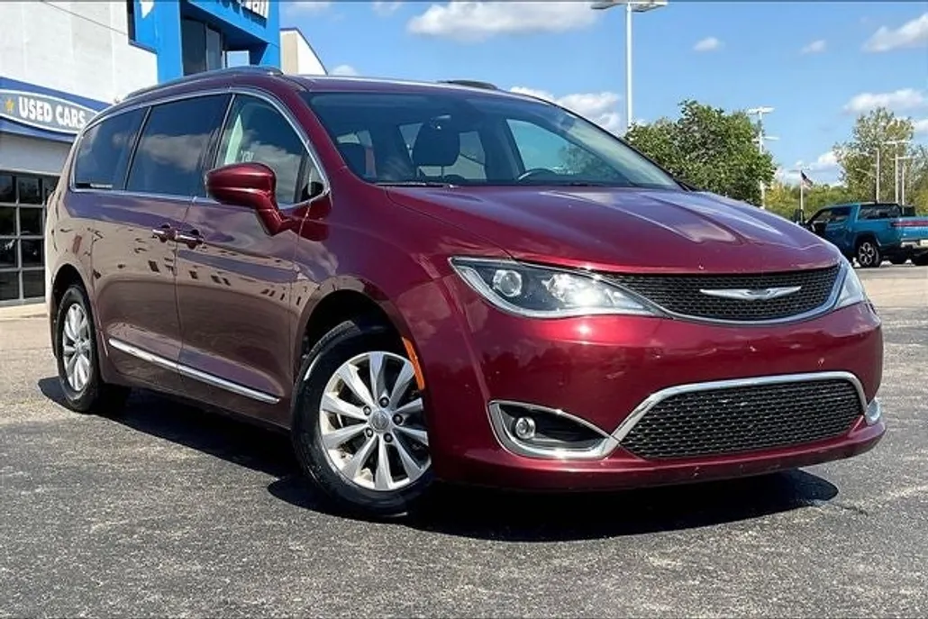 2018 Chrysler Pacifica Touring Plus photo 1