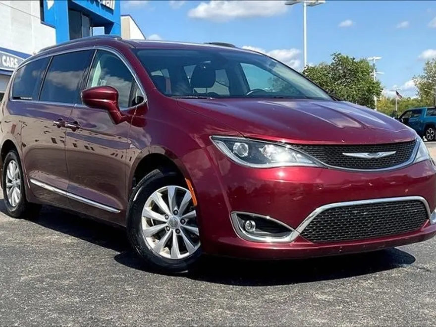 2018 Chrysler Pacifica Touring Plus photo 1