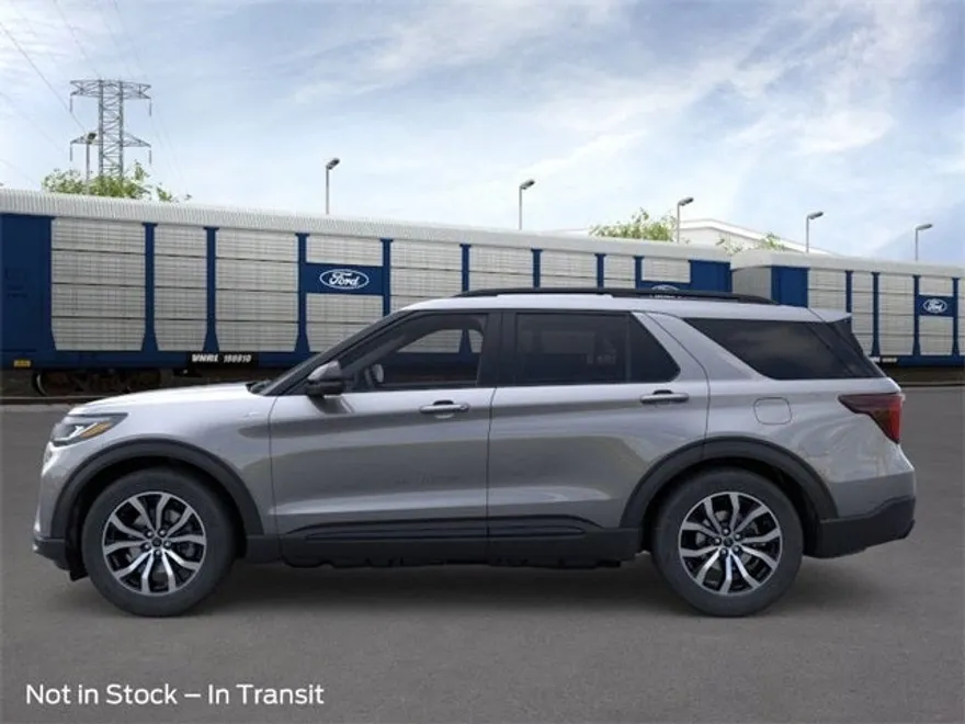 2025 Ford Explorer ST-Line photo 1