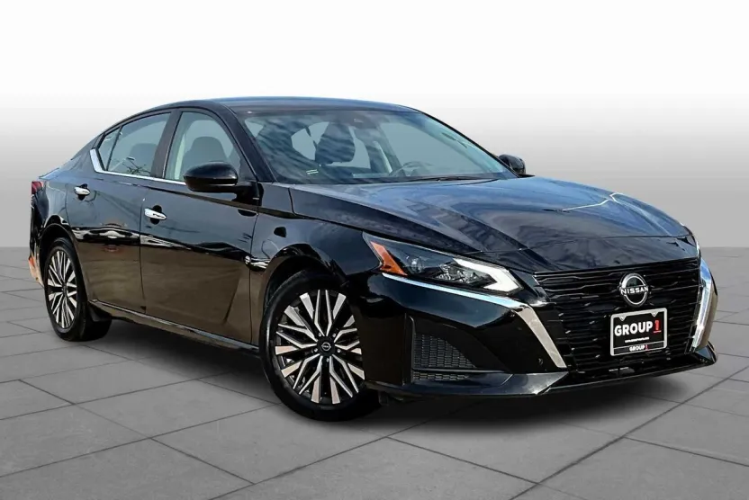 2023 Nissan Altima SV photo 1