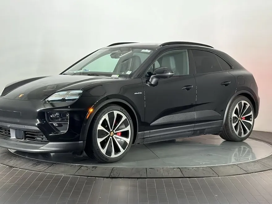 2025 Porsche Macan Electric photo 1
