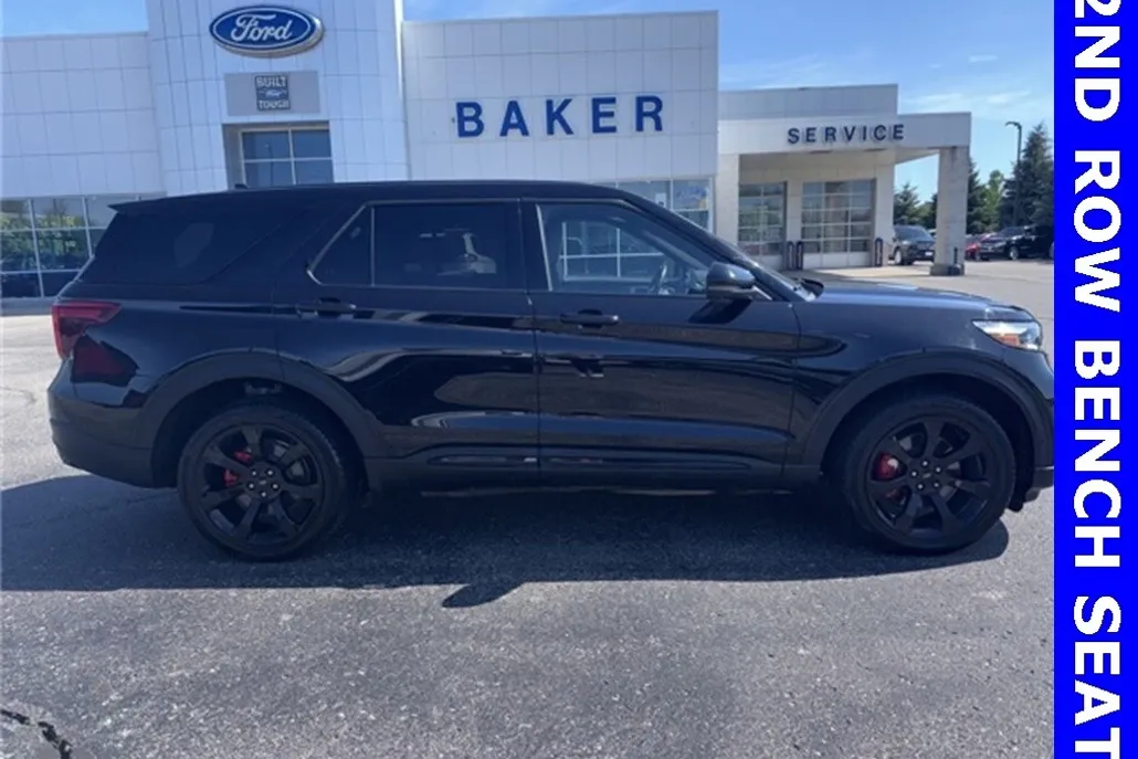 2022 Ford Explorer ST photo 1