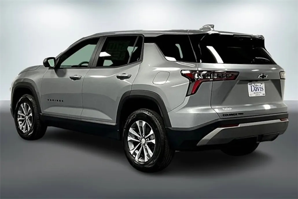 2026 Chevrolet Equinox LT photo 1