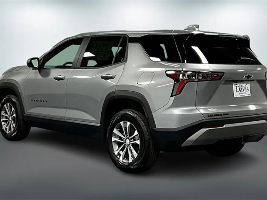 2026 Chevrolet Equinox LT photo 1