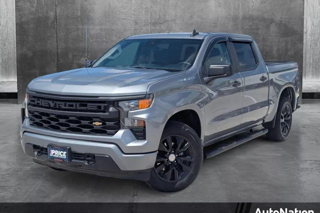 2024 Chevrolet Silverado 1500 Custom photo 1
