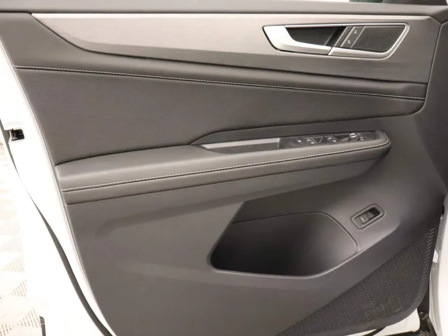 2026 Volkswagen Atlas Cross Sport SE Technology photo 1