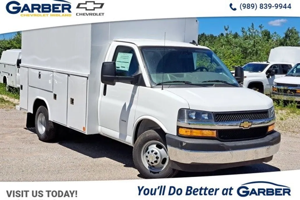 2025 Chevrolet Express Cutaway 3500 photo 1