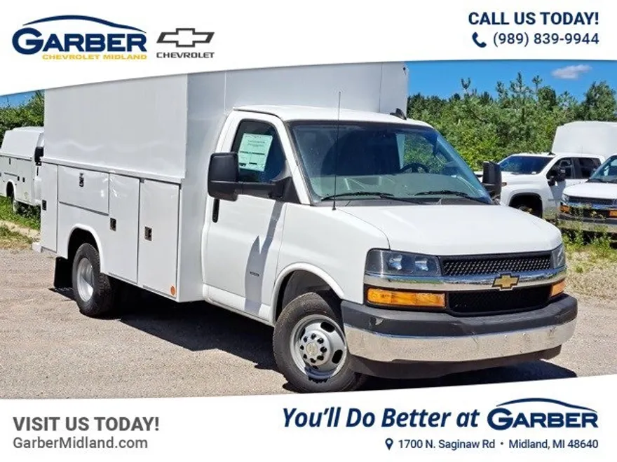 2025 Chevrolet Express Cutaway 3500 photo 1