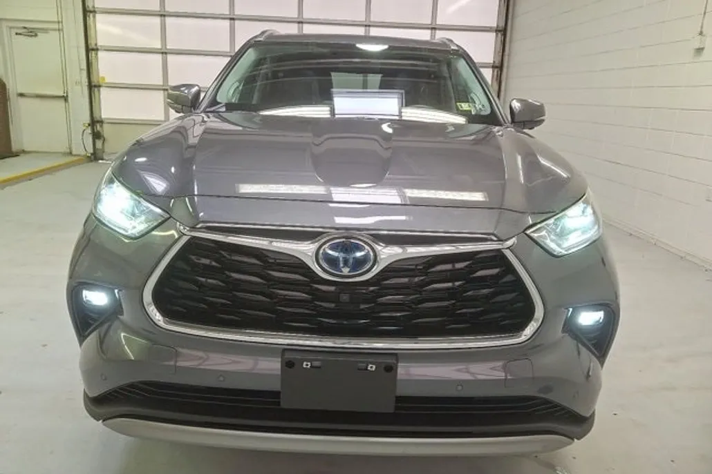 2024 Toyota Highlander Hybrid Platinum photo 1