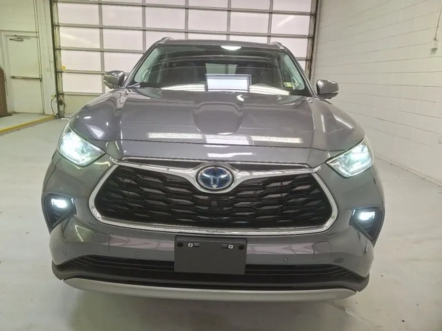 2024 Toyota Highlander Hybrid Platinum photo 1