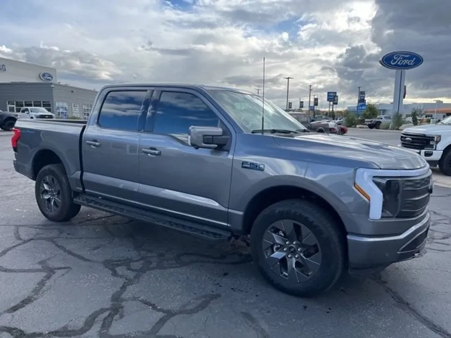 2024 Ford F-150 Lightning Lariat photo 1