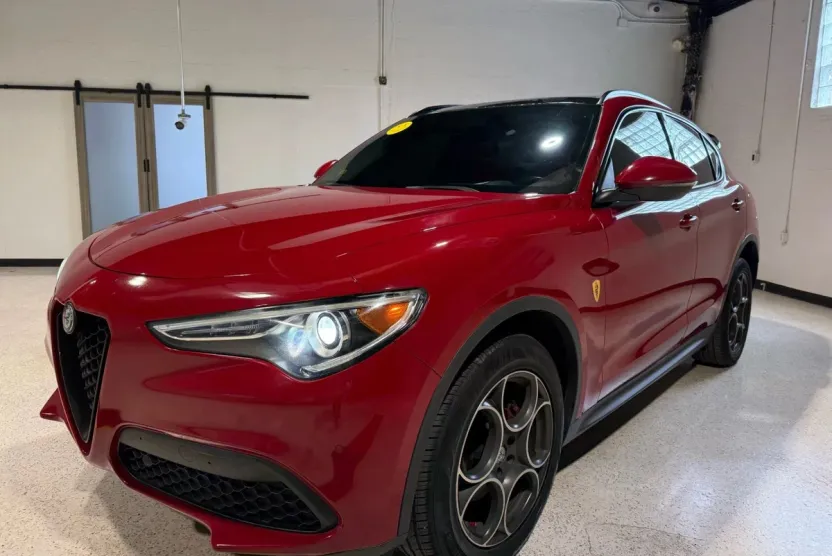 2018 Alfa Romeo Stelvio Sport photo 1