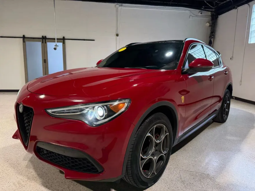 2018 Alfa Romeo Stelvio Sport photo 1