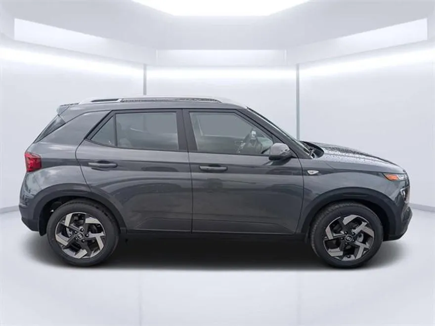 2025 Hyundai Venue SEL photo 1
