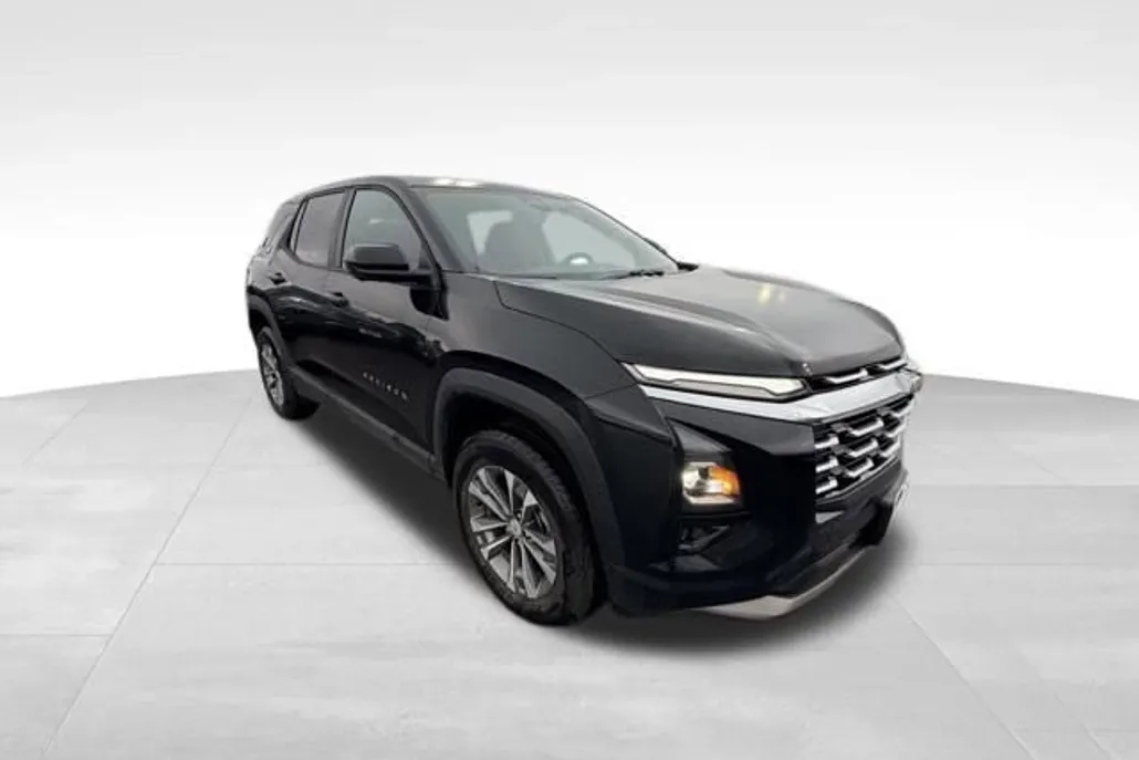 2025 Chevrolet Equinox LT photo 1