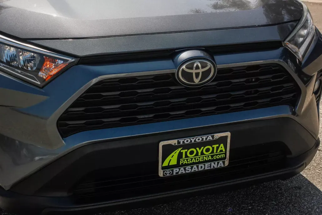 2019 Toyota RAV4 XLE photo 1
