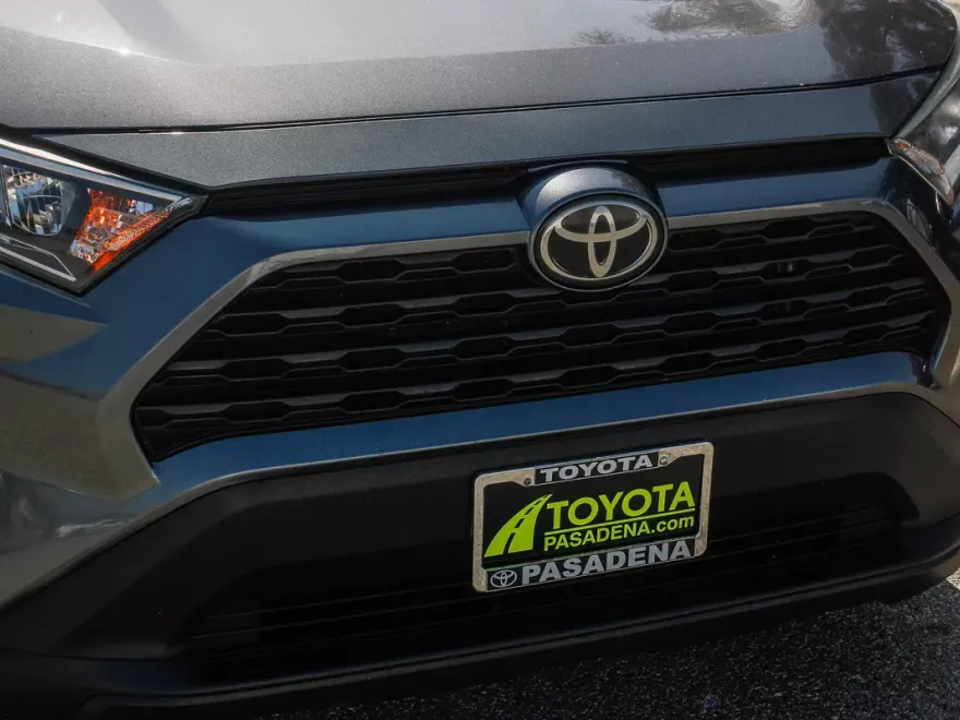 2019 Toyota RAV4 XLE photo 1
