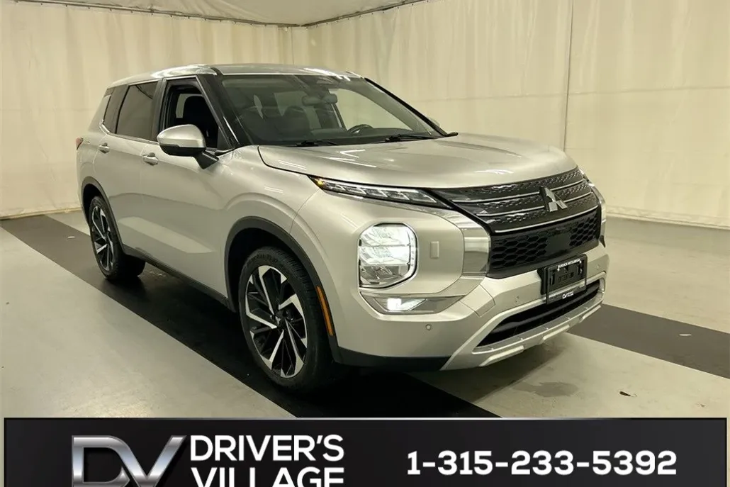 2022 Mitsubishi Outlander SE photo 1