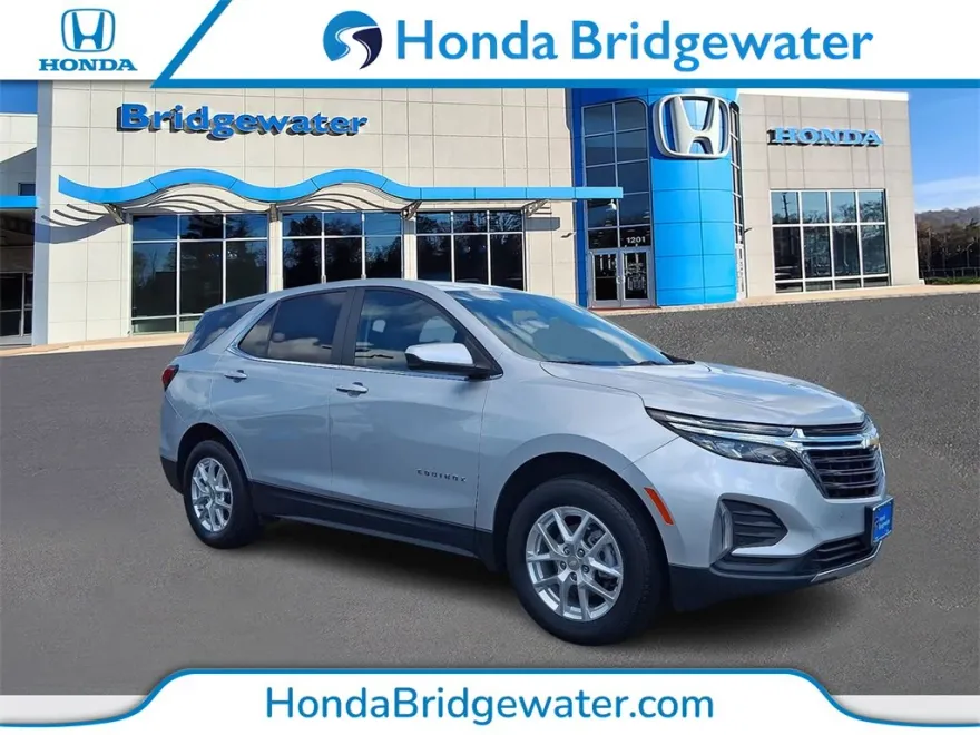 2022 Chevrolet Equinox LT photo 1