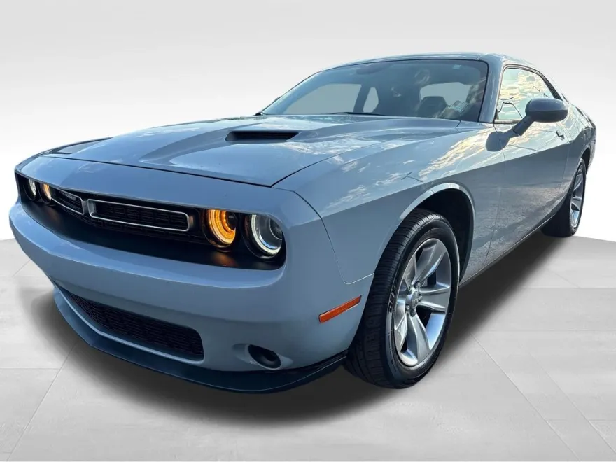 2022 Dodge Challenger SXT photo 1