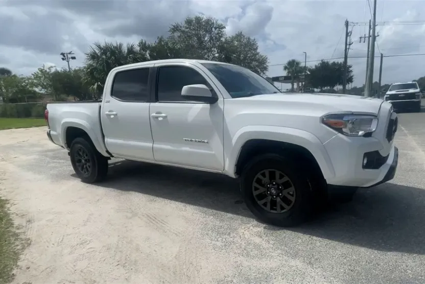 2023 Toyota Tacoma SR5 V6 photo 1