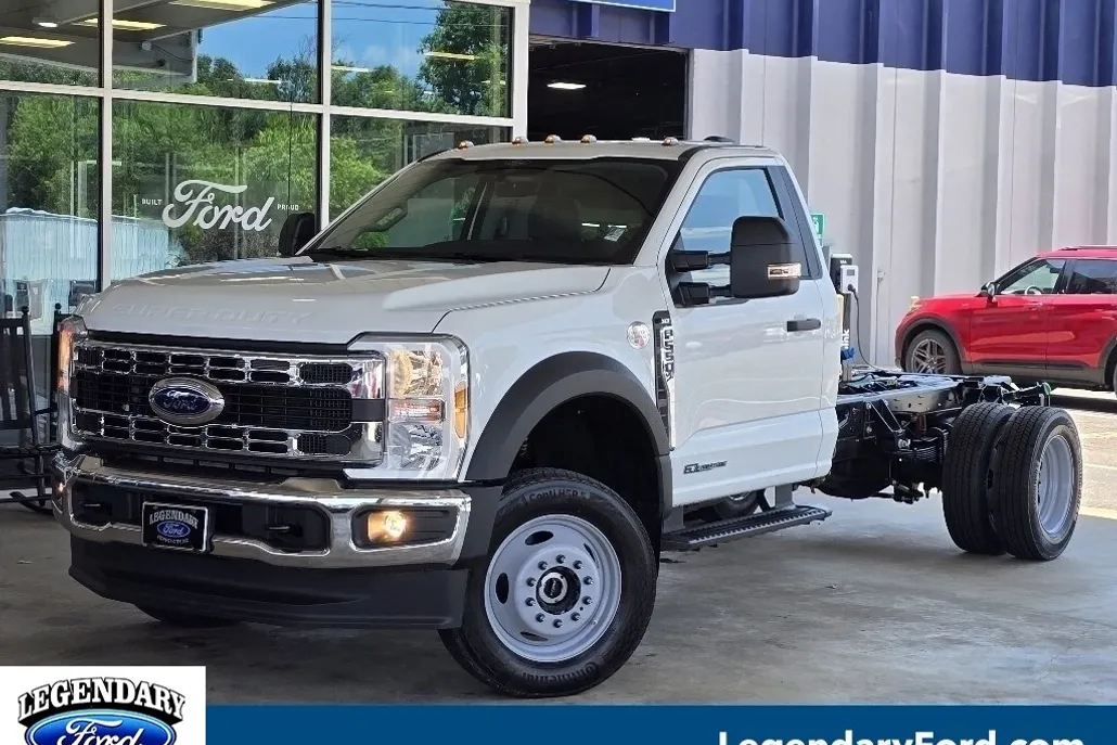 2025 Ford F-550 XLT photo 1