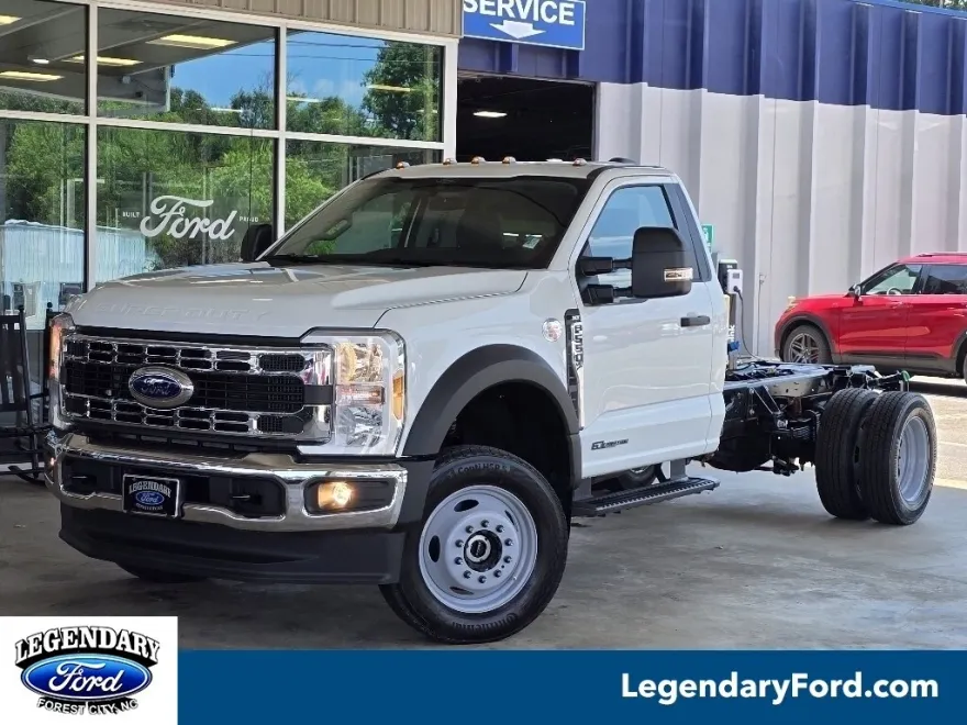 2025 Ford F-550 XLT photo 1